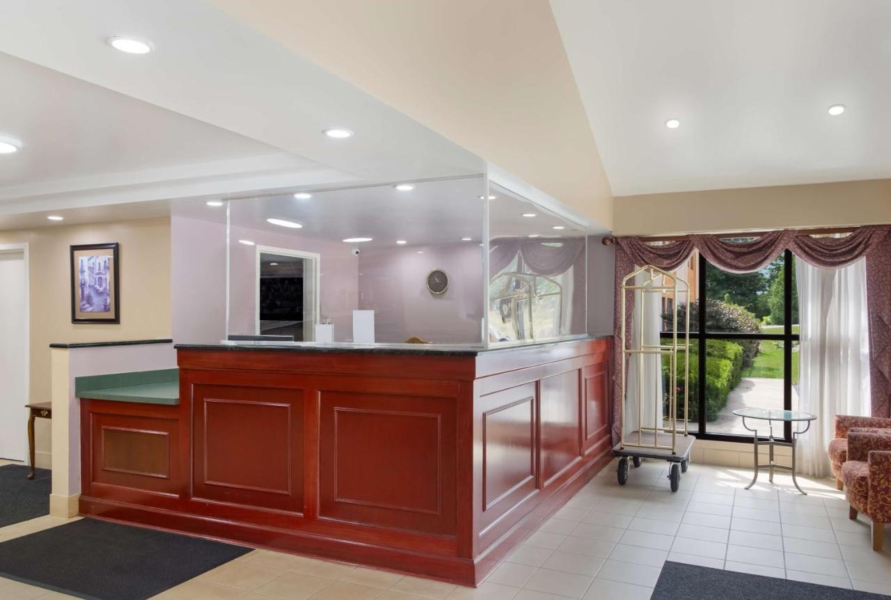 All Seasons Inn & Suites Smithfield Luaran gambar