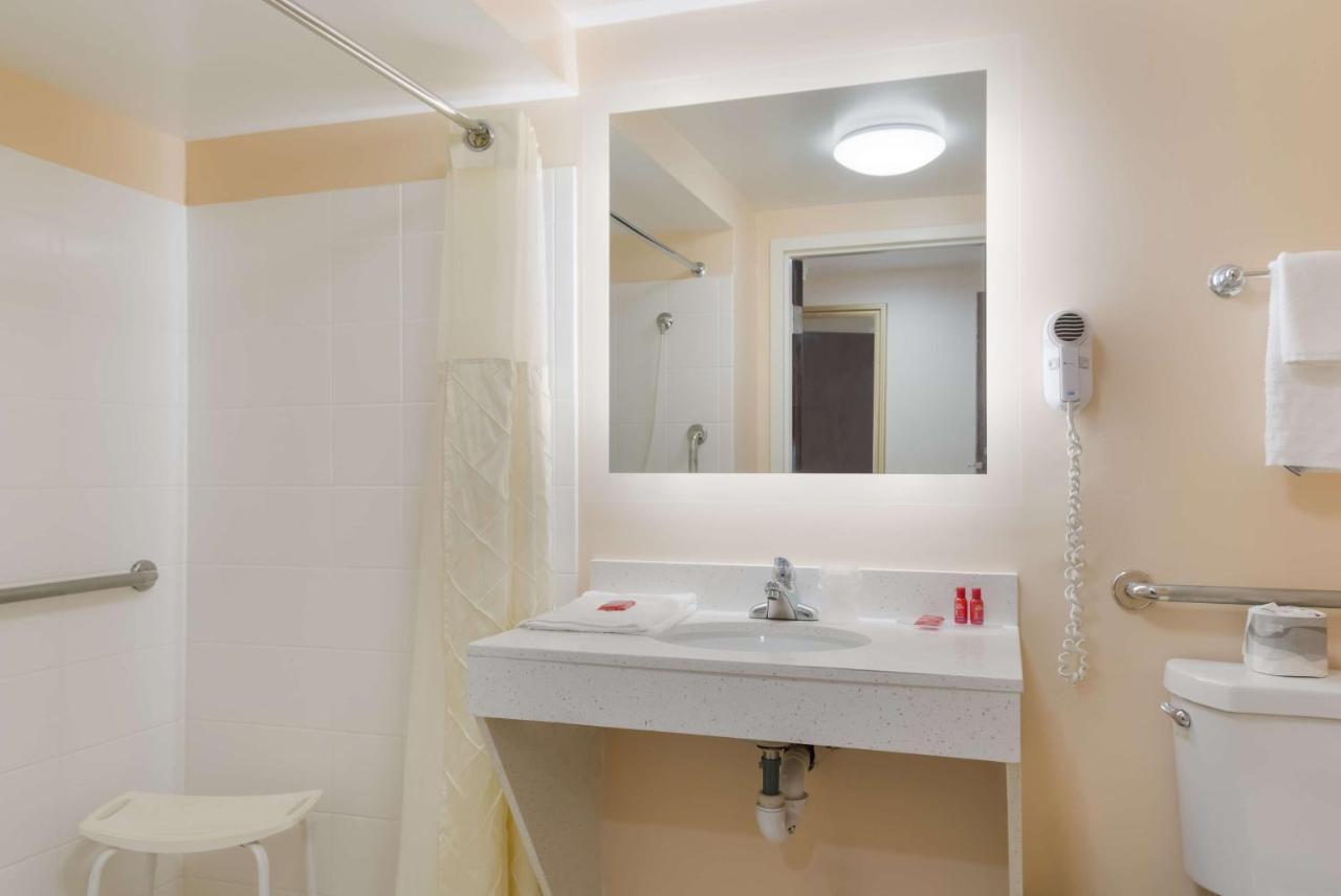 All Seasons Inn & Suites Smithfield Luaran gambar